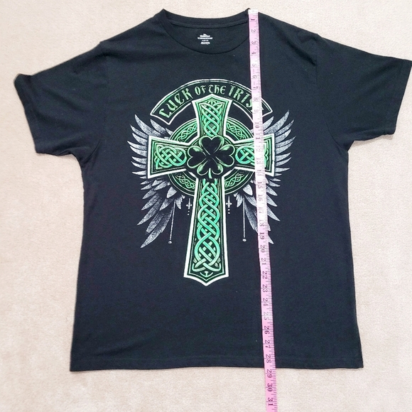 Luck Of The Irish Saint Patrick's Day Celtic Cross Graphic T-Shirt Unisex Size L - Picture 7 of 10